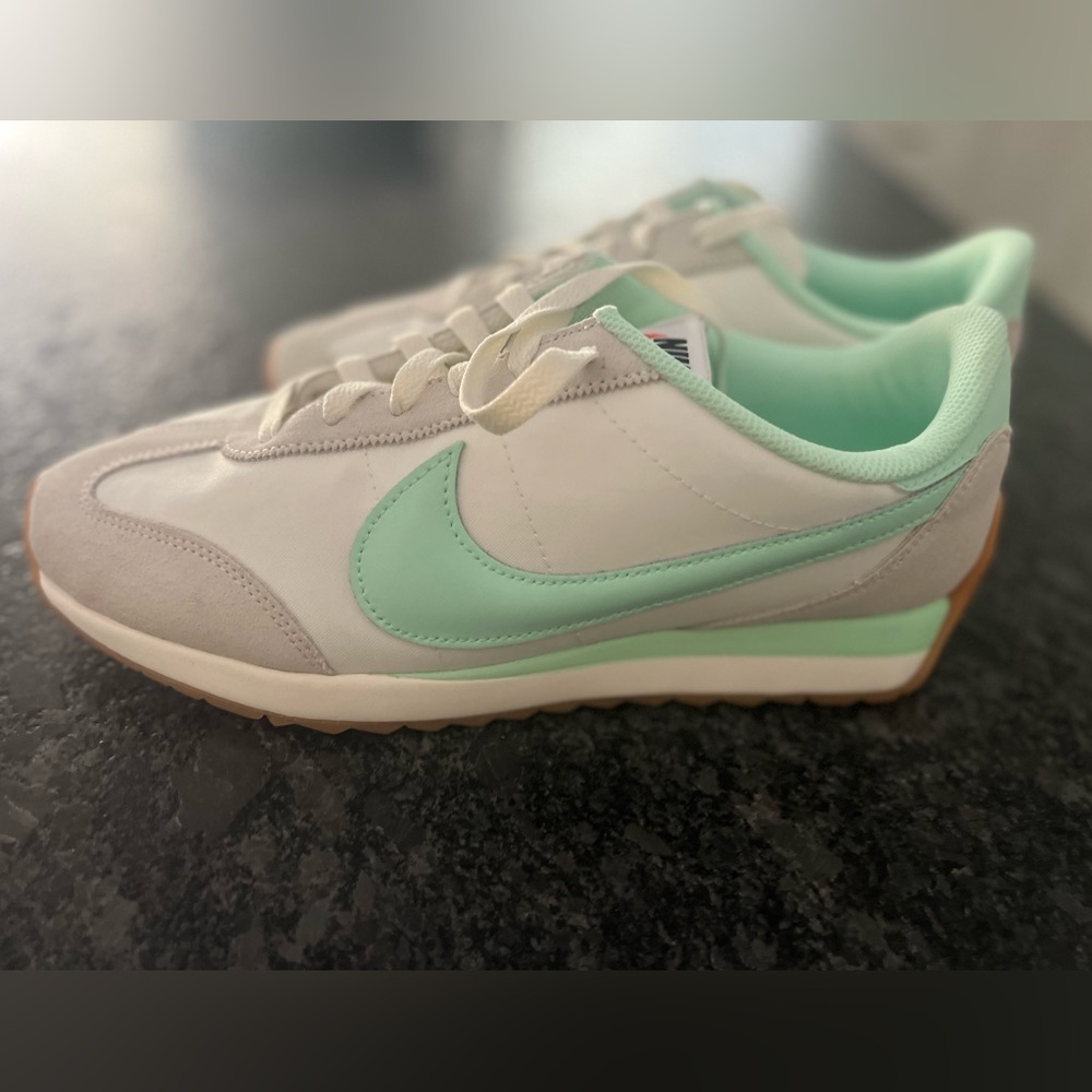 🎀BRAND NEW🎀 Womens Nike Shoes